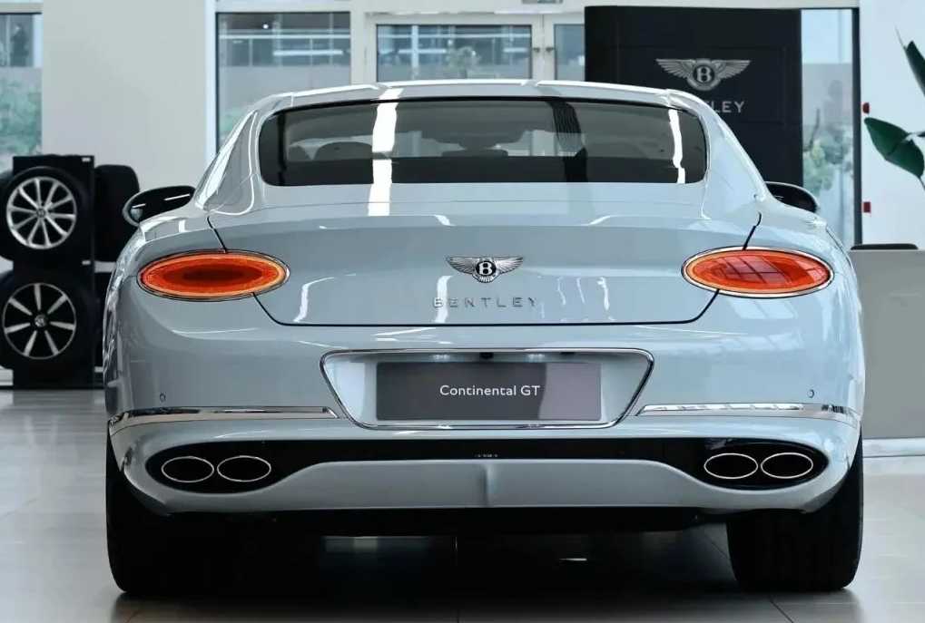 The Alluring Continental GT in Stunning Blue