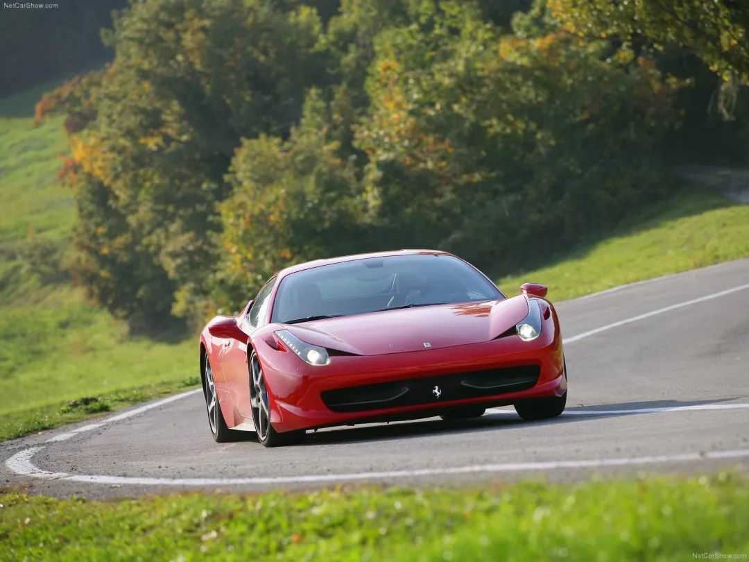Ferrari 458 Italia: Where Design Poetry Meets Mechanical Mastery